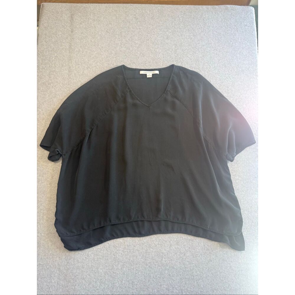 diane von furstenberg 100% silk black short sleeve blouse M